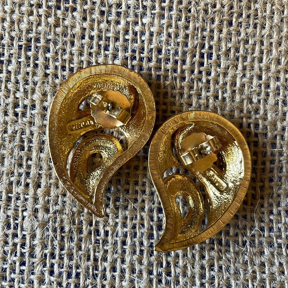 Vintage Avon earrings